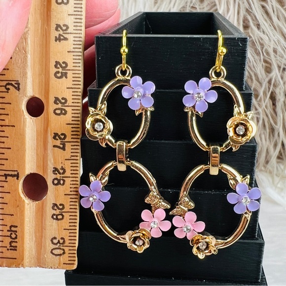 Vintage aged, goldtone pink purple flower bling pierced earrings - Picture 3 of 4